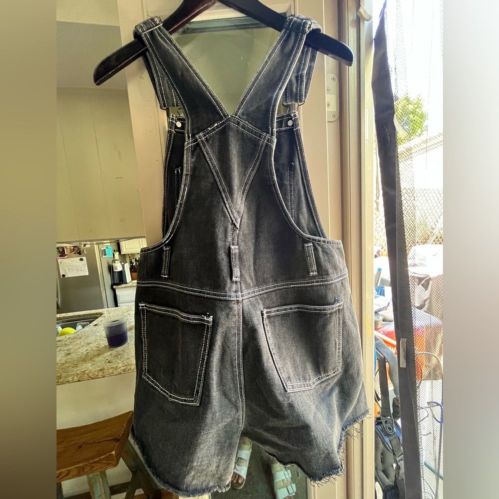 Brandy Melville overall shorts! Size M